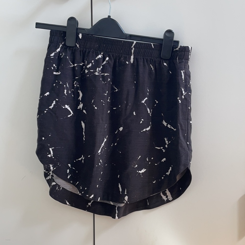 Marine Layer shirttail skirt